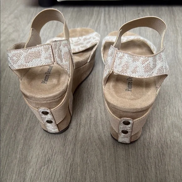 Pierre Dumas Tan Sandals Size 6.5/ 8 cm height - Picture 3 of 8